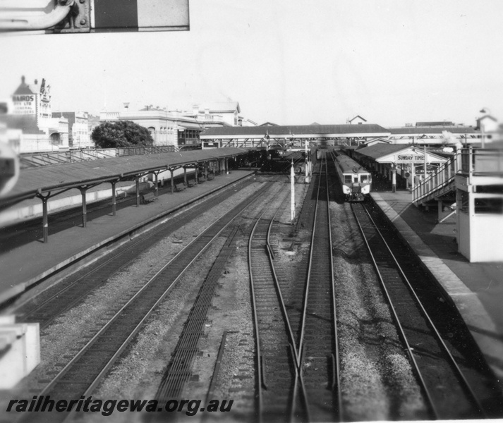 P03153
Perth station looking west from Barrack St bridge, passenger platforms, tracks, signals rodding, diesel railcar at a platform, ER line.
