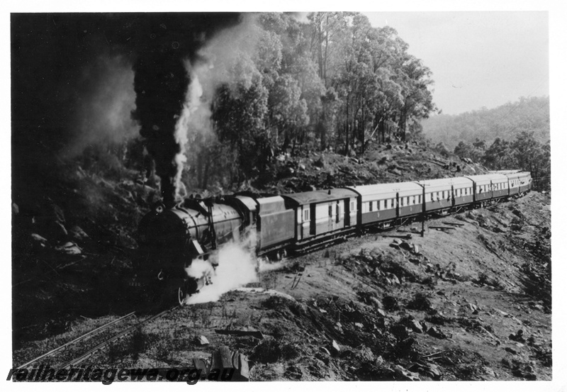 P03256
V class 1220 steam locomotive ascending 