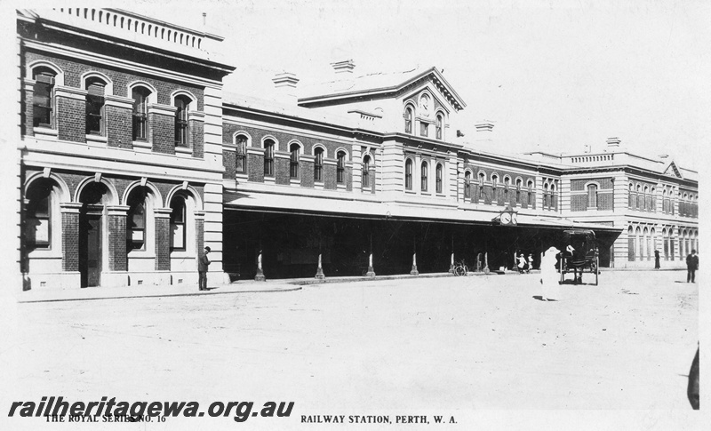 P03277
Postcard of Perth Station front view, clock, horse and buggy.
