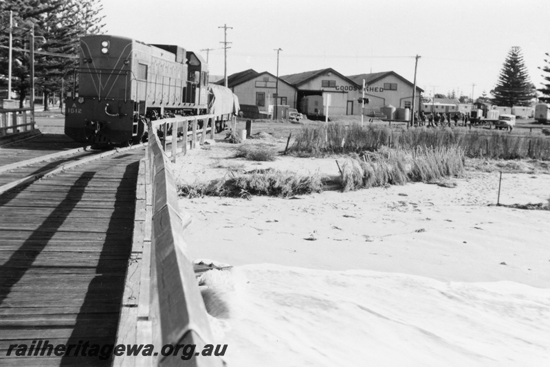 P03308
A class 1512, jetty, goods shed, Esperance, CE line, shunting the goods shed by running out onto the jetty
