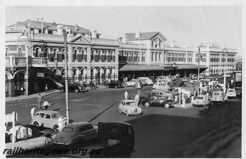 P03352
Perth station forecourt looking east along Wellington St.
