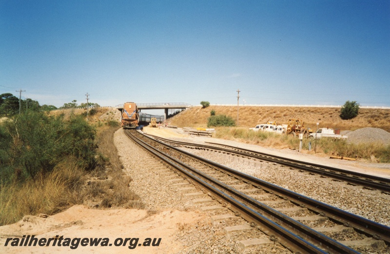 P03372
L class 264, road over bridge, Kalamunda Road overbridge, loco running wrong road due to track modifications to allow for clearance for double stack containers.
