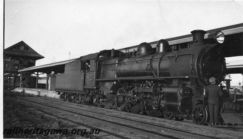P03553
P class 441 steam locomotive, side and front view, guard on the buffer beam, signal box, passenger platform, Kalgoorlie, EGR line, c1940s.
