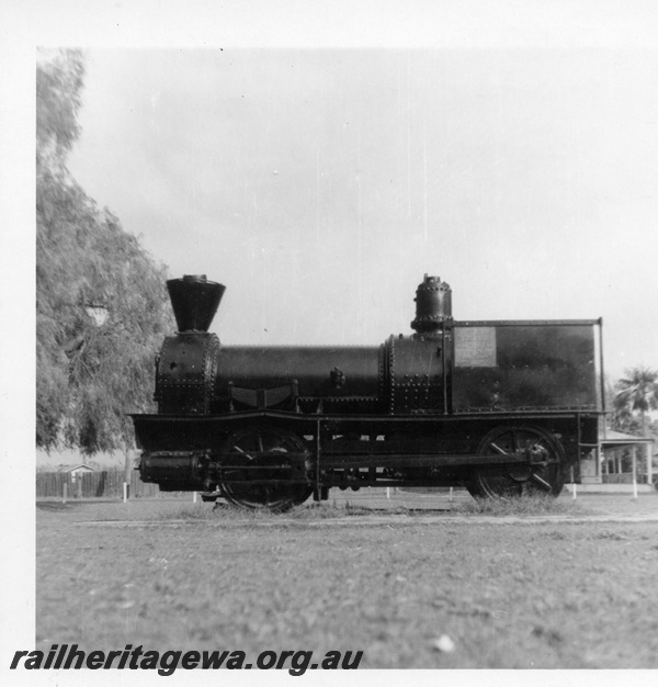 P03639
Loco Ballaarat, with conical chimney, Busselton, side view
