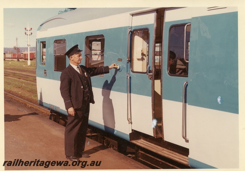 P03730
ADX class 670, blue and white livery, staff operating automatic door, ER line, trial run, rear side view, c1959
