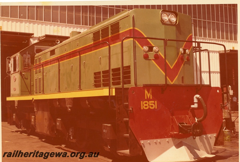 P03797
M class 1851, green with red and yellow stripe, side and front view
