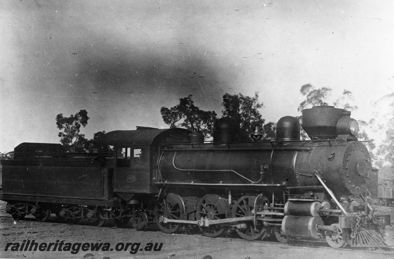 P04089
EC class steam loco, side and front view
