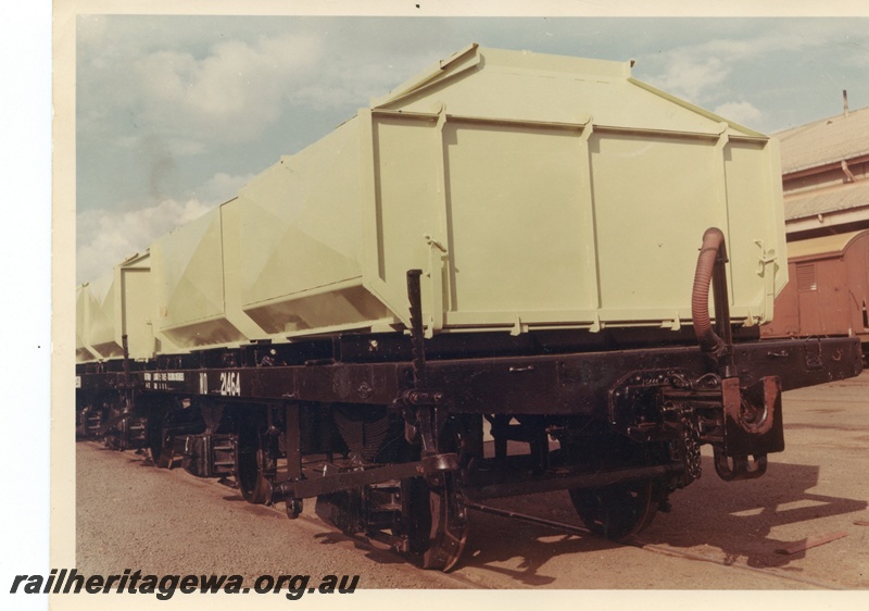 P04187
NO class 21464 nickel ore container wagon, side and end view, in as new condition.
