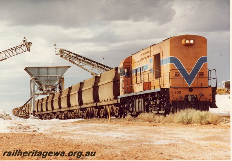 P04195
K class 208, Westrail orange with blue and white stripe, on salt train loading, Lake Lefroy, side and front view
