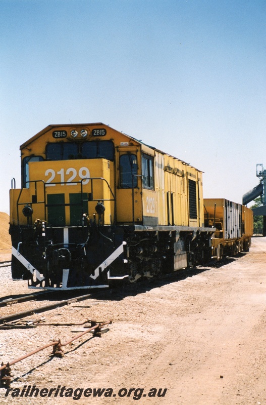P04395
South Spur's ZB class 2129 diesel locomotive, in yellow livery, on ballast train, Bindi Bindi, CM line.
