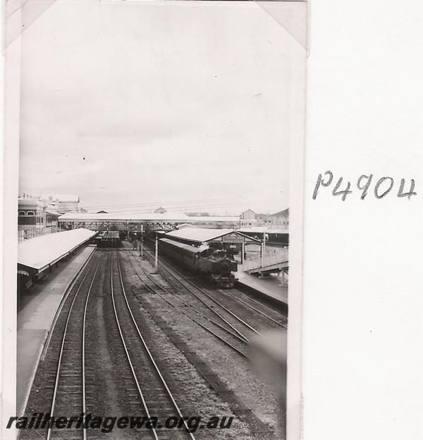 P04904
DD class or DM class loco, Perth Station, suburban passenger train
