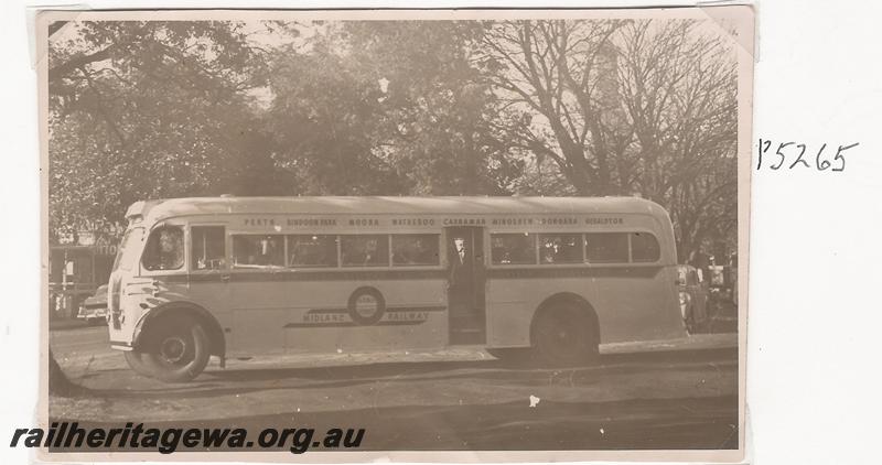 P05265
MRWA bus, passenger door side view
