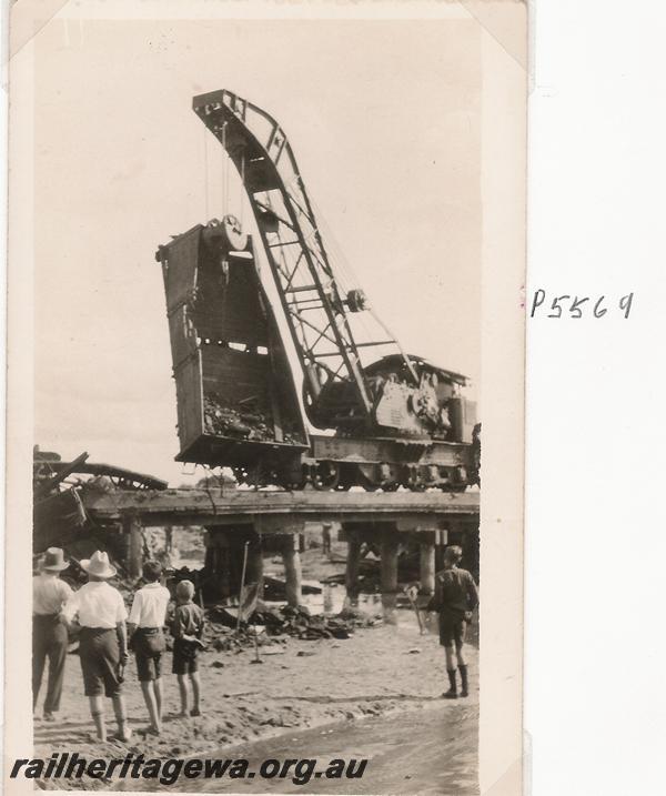 P05569
Dumberning derailment, BN line, 25 ton Breakdown crane No.23, lifting wagon
