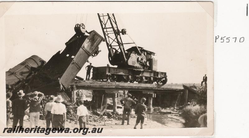 P05570
Dumberning derailment, BN line, 25 ton Breakdown crane No.23, lifting GA class wagon
