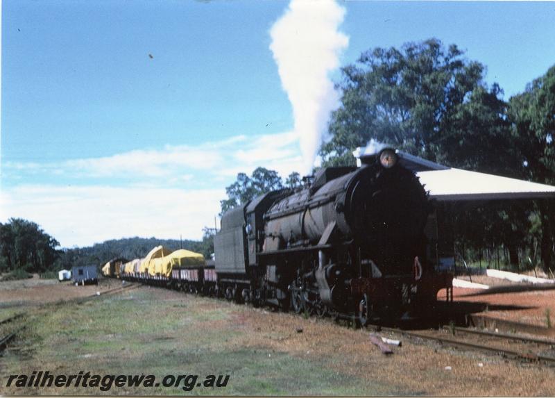 P05840
V class 1217, Bowelling, BN line, on No.104 goods from Narrogin to Collie
