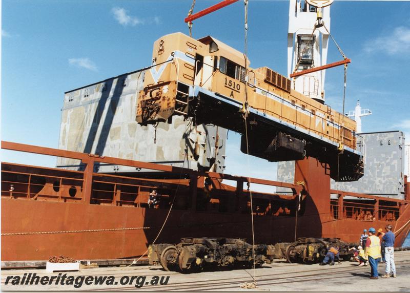 P05905
A class 1510, Fremantle Wharf, being loaded onto ship for transport to New Zealand
