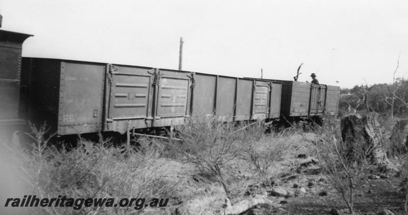 P06587
RB class and GE class wagons behind Millars loco No.58 halfway between Jarrahdale and Mundijong
