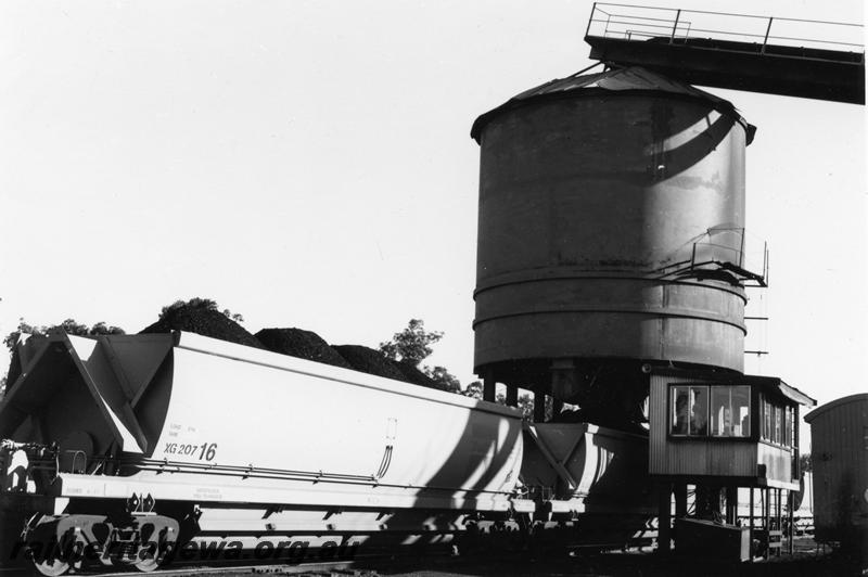 P06800
XG class 20716, being loaded with coal

