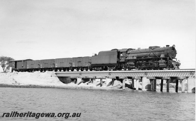 P07812
V class 1206, steel girder bridge over the Leschenault inlet, short train of GH class wagons with ex MRWA brakevan with coal load for the Bunbury Power Station.
