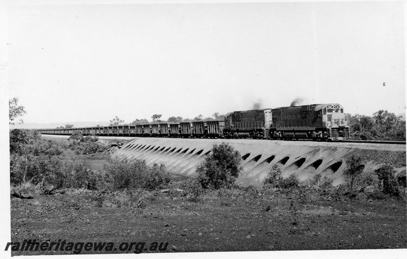 P07854
Hamersley Iron C636 class locos on Iron ore train crossing the Turner River
