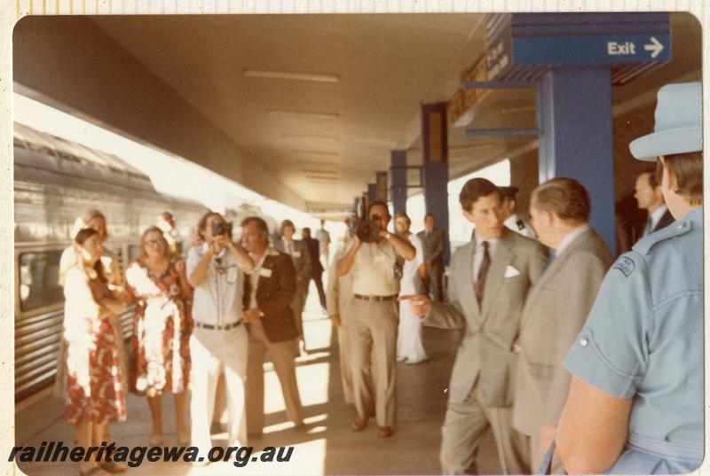 P07883
3 of 4 photos of the Royal Train taking Prince Charles from Perth to Northam, (Ref: 