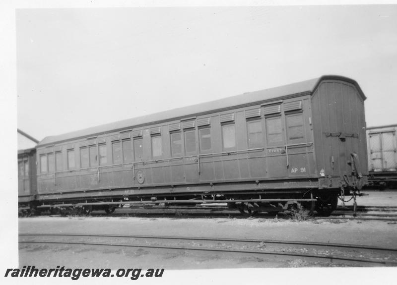 P07928
AP class 91, first class sleeping carriage, side and end view.
