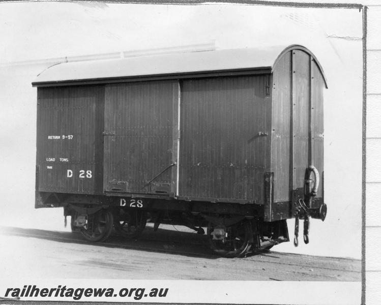 P07999
D class 28 4 wheel van, side and end view, same as P0958..
