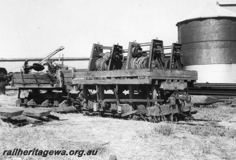 P08228
PWD side tipping wagon, Bunbury, side and end view
