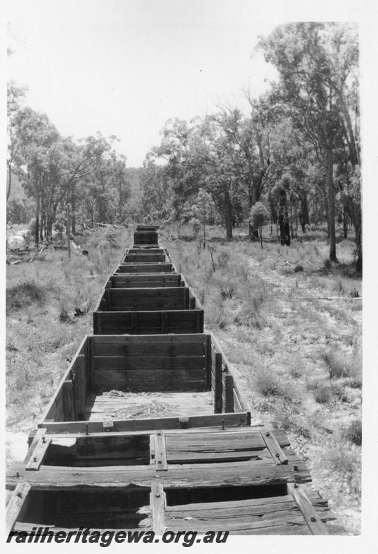 P08275
Millars wagons, stowed, Yarloop, view along the line of wagons
