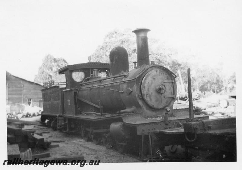P08284
Millars loco No.72, Yarloop, side and front view
