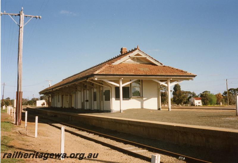 P08526
Tambellup, station building, platform, GSR line.
