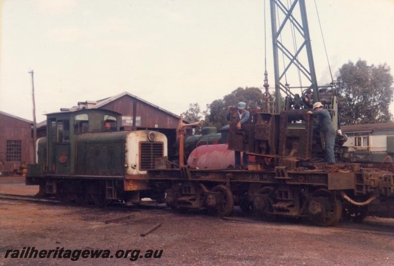 P09347
Z class 1152, steam crane No.26, Pinjarra, SWR line, in Hotham Valley Tourist Railway ownership
