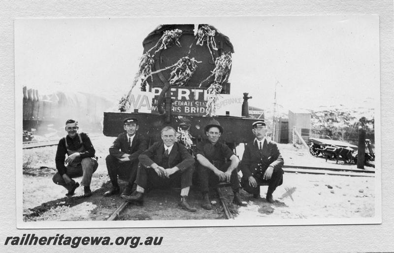 P09353
Front view of the loco on the first train through to Esperance, Salmon Gums, CE line, crew posing in front of the loco.
