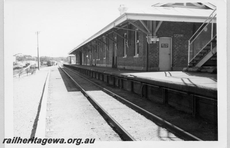 P09355
Narrogin, station building, corner of footbridge, GSR line.
