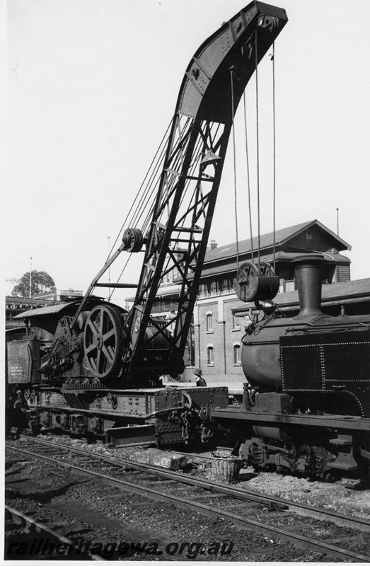 P09462
25 ton Craven steam crane rerailing N class 201 in Perth station. Goggs No. 61.
