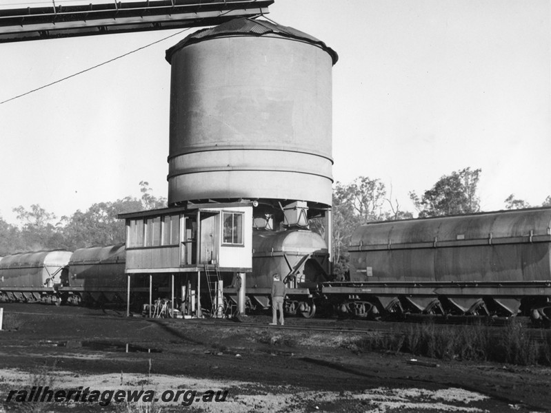 P10207
2 of 2 views of XN class hoppers being loaded with coal as a test at Western Collieries No.2 site to be sent to Cockburn Cement at South Coogee
