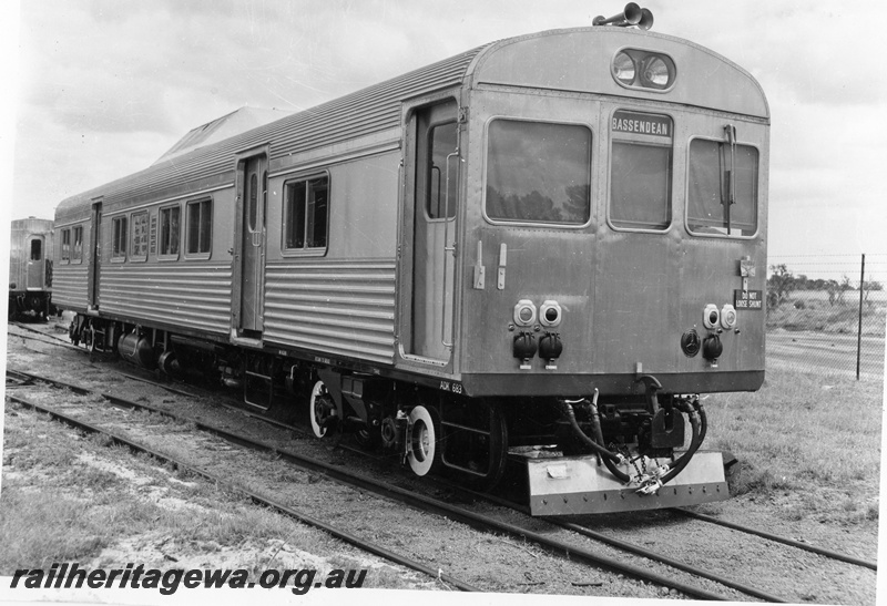 P10254
ADK class 683 railcar, power car only, as new, side and front view, same as T1480 but better quality
