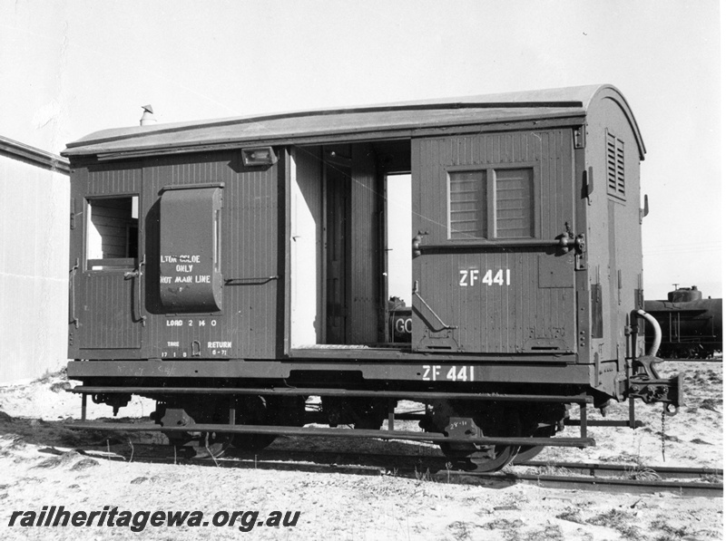 P10269
ZF class 441 four wheel brakevan in brown livery, side and end view
