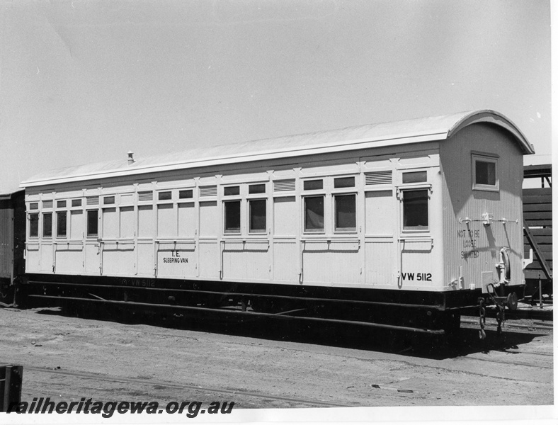 P10270
VW class 5112, white livery with 