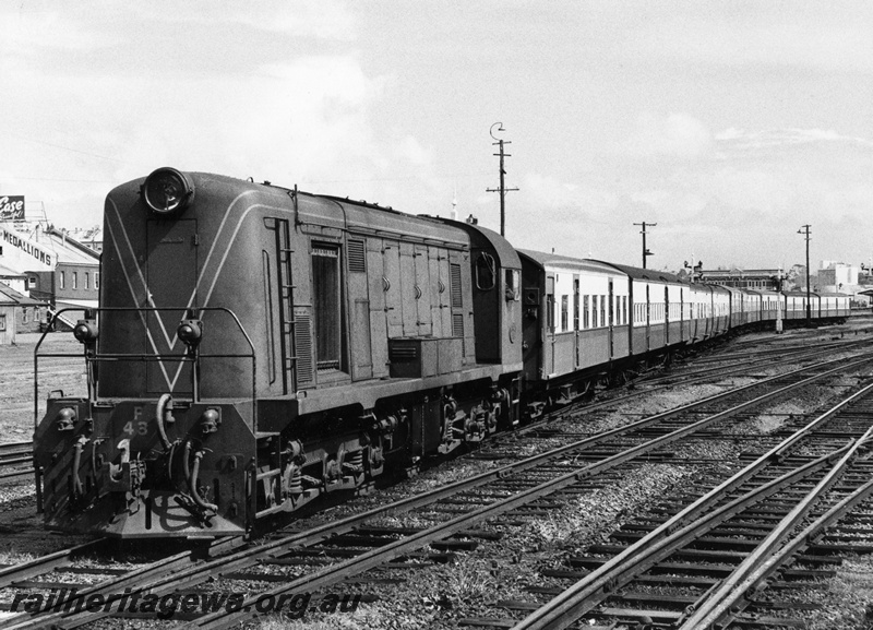 P10281
F class 43 in green livery hauling a rake of suburban carriages, West Perth
