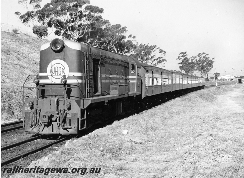 P10294
F class 46 in MRWA marron livery but with the WAGR motif on the front, suburban passenger service, West Leederville Bank heading west
