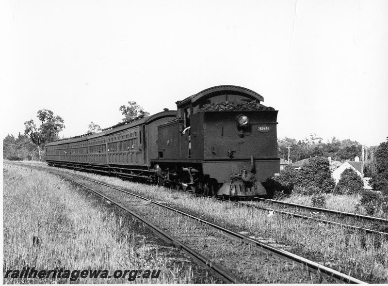 P10299
D class 380 hauling a suburban set of five side loading carriages

