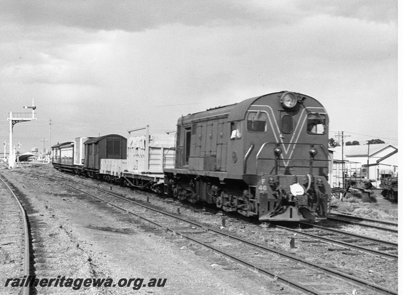 P10317
F class 46 in green livery departing Kalgoorlie EGR line, with the 
