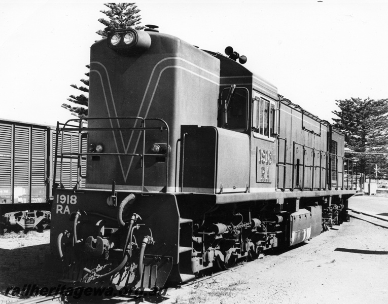 P10345
RA class 1918 Green with Red and Yellow stripes, showing improved yoke couplings short end and side view. Started at Esperance. 
