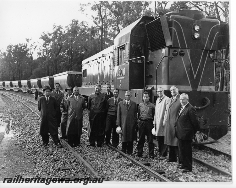P10693
A class 1506 narrow gauge diesel locomotive with an empty bauxite train at Jarrahdale with dignitaries at the front/side. Mr. C. G. C. Wayne, Commissioner of Railways, is second front right.
