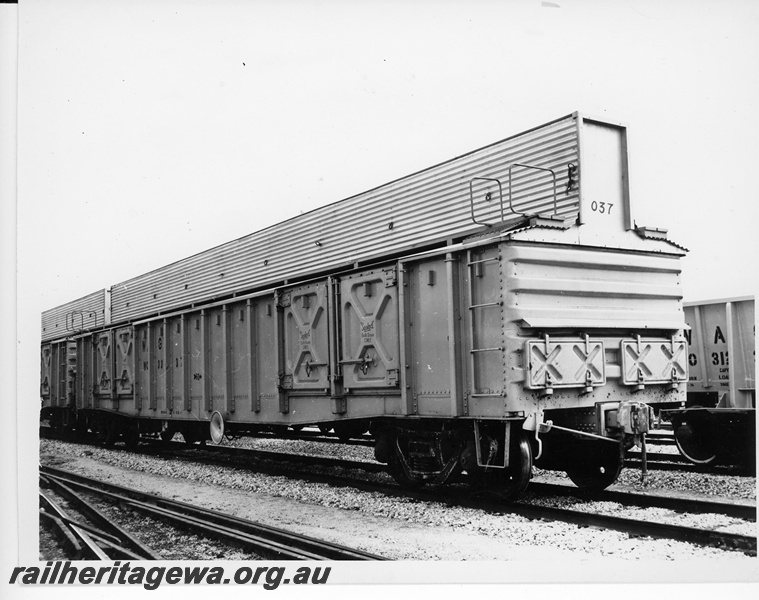 P10933
An end and side view of WG class 33037 standard gauge open wagon fitted with roofed area and loading shute. The wagon is at Midland Workshops. See P10921.
