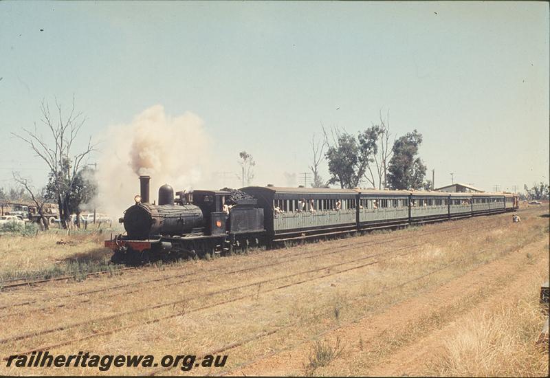 P11926
G class 123 on special train, departing Dardanup. PP line.
