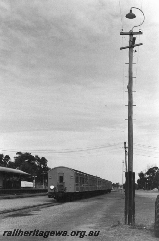 P12601
Yard light with gooseneck, Armadale, SWR line, suburban passenger carriages stabled in yard.
