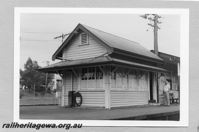 P12604
Signal box, Armadale, SWR line, front side and end view
