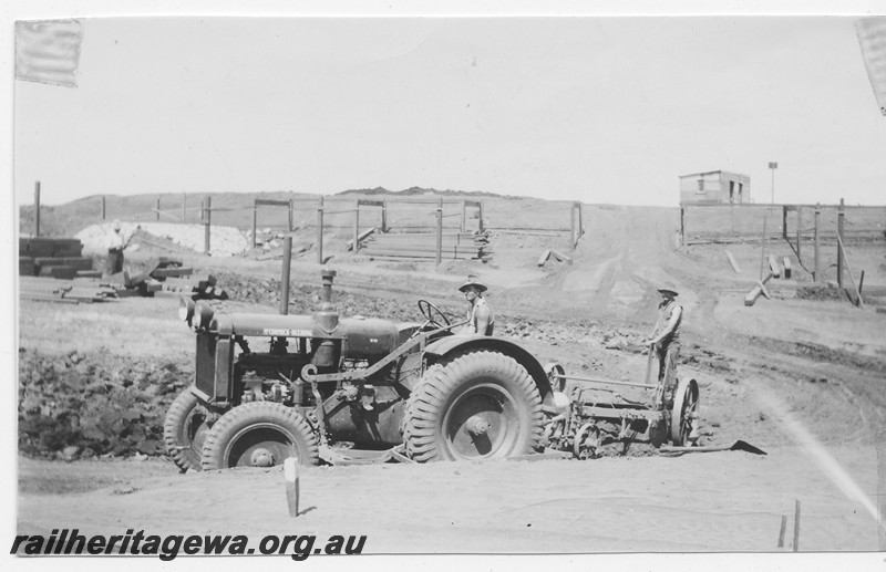 P12819
5 of 11 images of the construction of the railway dam at Kalgoorlie
